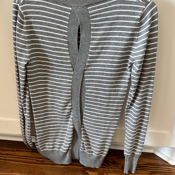 NWOT BRAND 18 grey and white strip xs sweater from stitch fix. Super cute - Picture 2 of 4